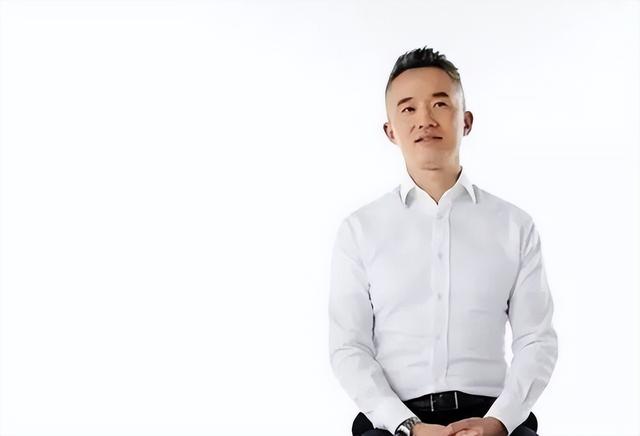 知名主持人程雷:身患肝炎娶小18岁娇妻,发病后妻子辞掉工作相陪