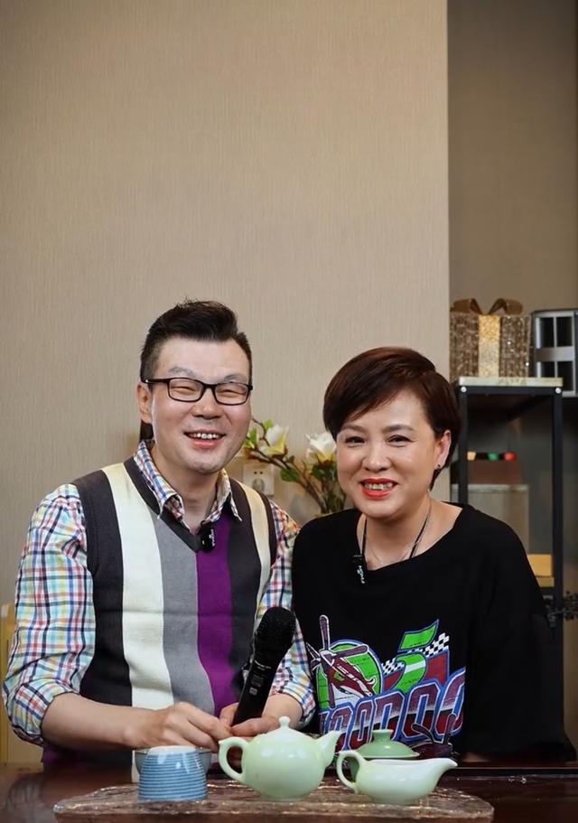 超级大赢家主持人重聚,李彬术后浮肿,王馨悦老了,郭德纲没来