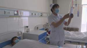 贾文静(「致敬白衣天使」贾文静：用爱温暖每一位患者)