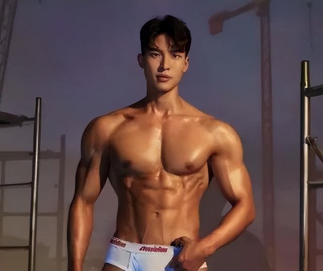 韩国男人的“双开门”身材?他们的肩膀为什么这么宽…