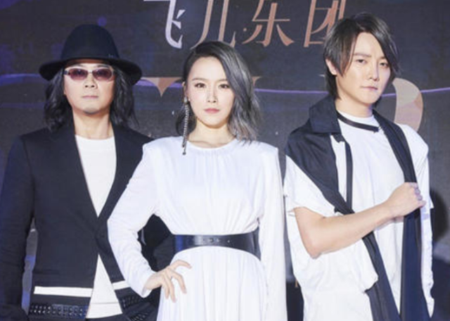 詹雯婷心酸史:从“飞儿主唱”到“被踢出局”,她经历了什么?
