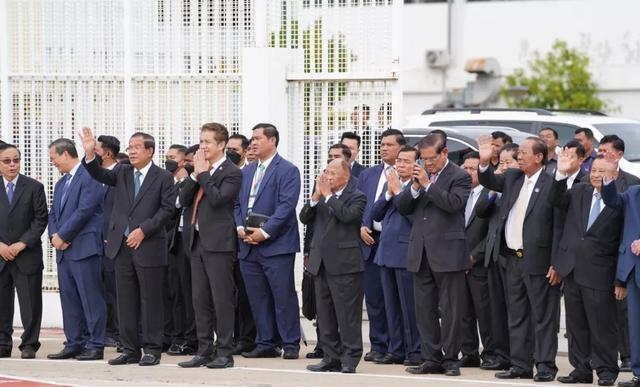 韩桑林本是洪森的上司,为什么韩桑林会让位给洪森?