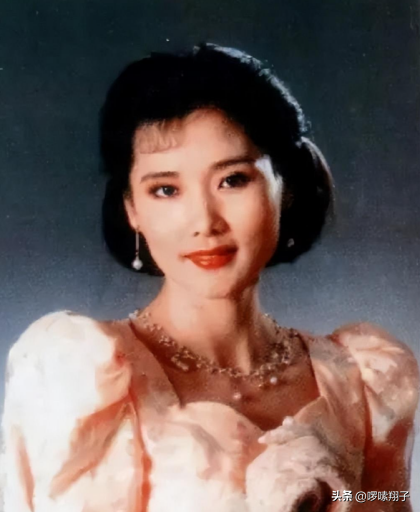 何赛飞:25岁嫁老师的儿子,婚后10年选择做丁克,如今终苦尽甘来