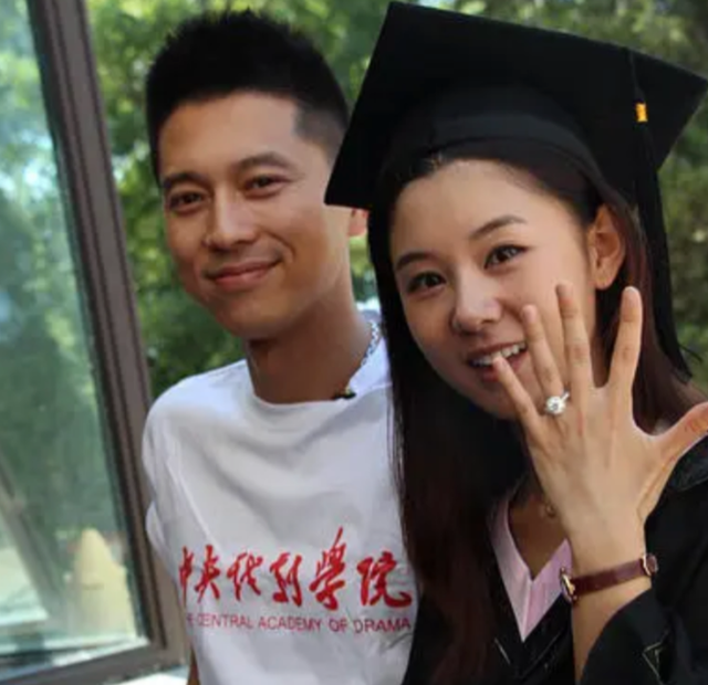 演员王雷:苦熬8年成名,和李小萌相爱18年,如今成了人生赢家