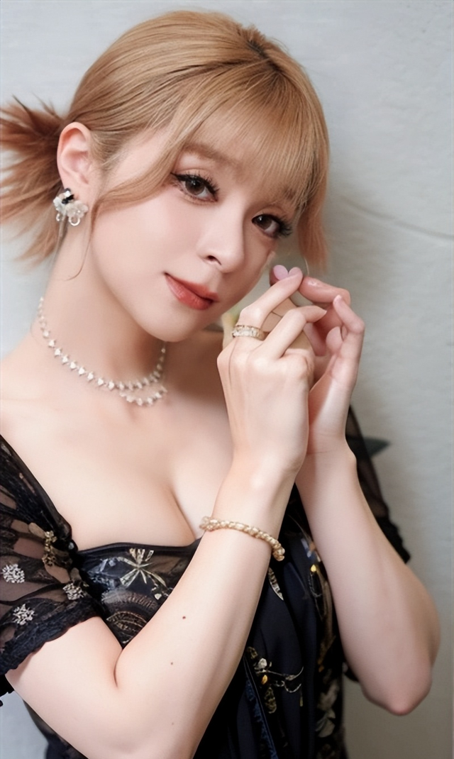 日本二次元女王——美依礼芽,元气偶像的魅力着实强大。