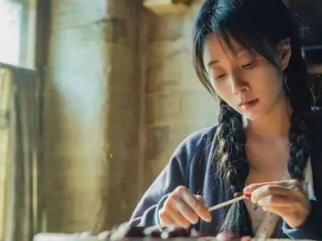 《人世间》周家儿媳的两种人生:郑娟像爬山虎,郝冬梅似凌霄花