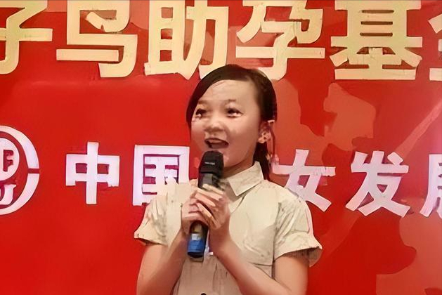 林妙可,丰胸门、陪酒门、炫富门,为啥人们总跟这个小女孩过不去