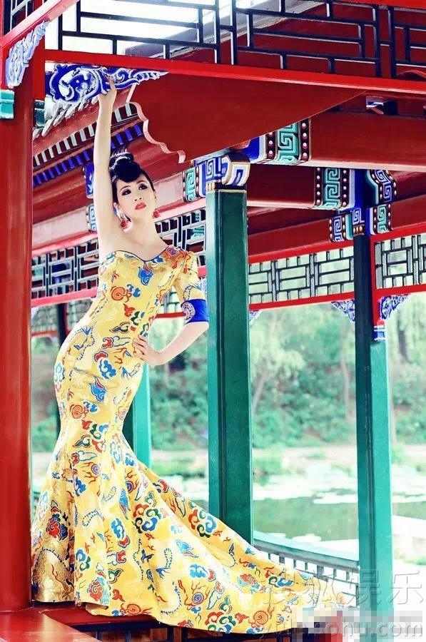 S曲线再现！芙蓉姐姐穿范冰冰的龙袍 不要太美