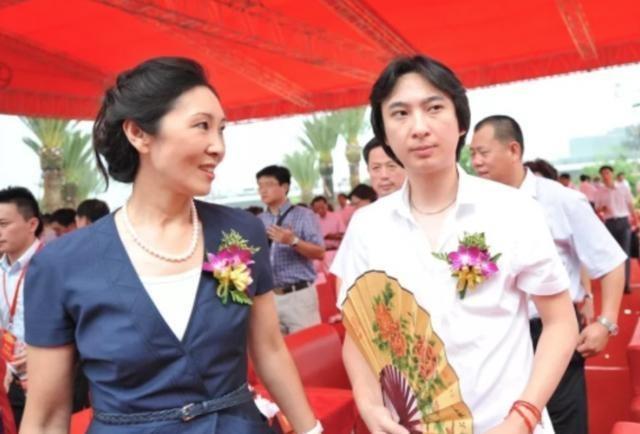 王健林背后的女人,林宁助万达起死回生,帮万达还债2000多亿
