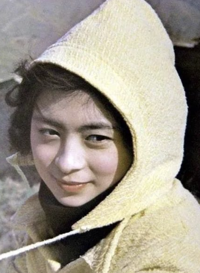 演员刘佳:隐退10年,将父亲骨灰放家中8年,活成了贤妻良母