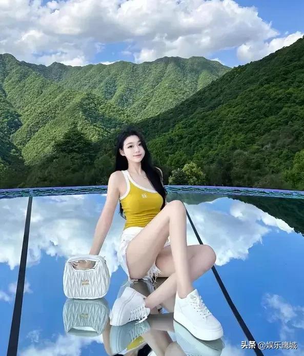 台湾绝美佳人!模特身姿,逆天大长腿,惊艳众人!