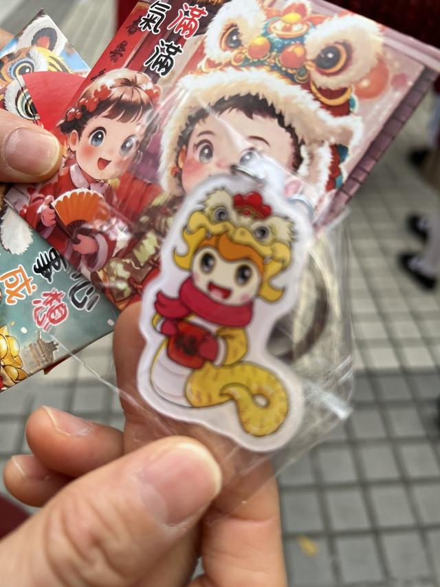 机器狗、哪吒、醒狮齐上阵!广州中小学开学现场“花式整活”→