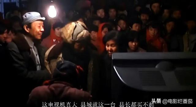 29年后才懂,二嫫用脚玩的不是面粉,而是中国人难以启齿的“性”
