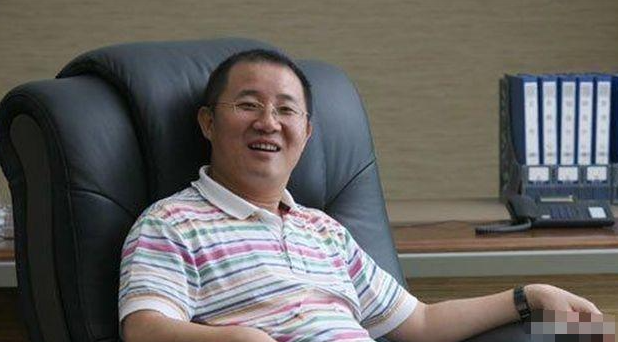 富商周旭辉:44岁娶小12岁女星童蕾,获刑3年后,妻女过得如何?