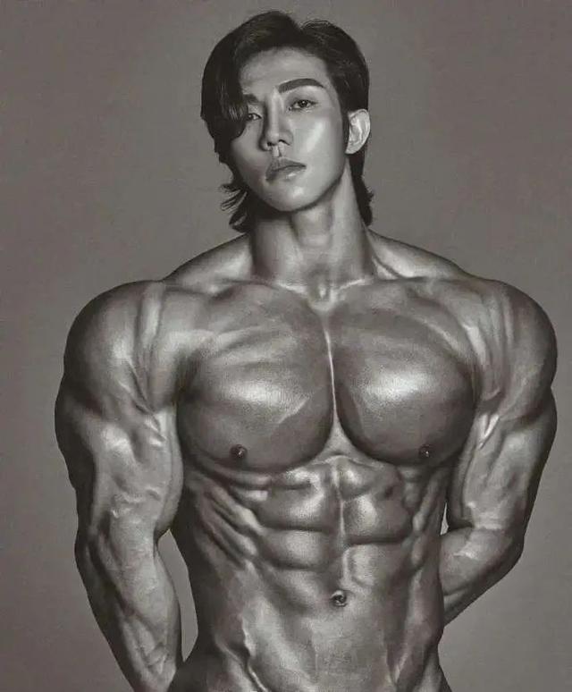 韩国男人的“双开门”身材?他们的肩膀为什么这么宽…