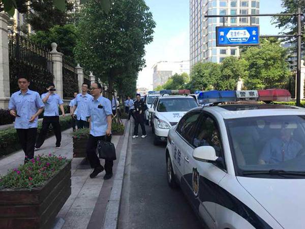 杭州女子胜诉丈夫婚外赠与三千余万案,其夫前情人豪宅被强腾