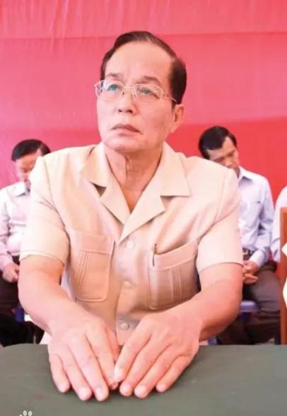 韩桑林本是洪森的上司,为什么韩桑林会让位给洪森?