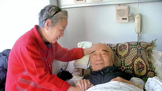 演员李丁，去世11年后，儿子也离开了人世，妻子贾九霄痛不欲生
