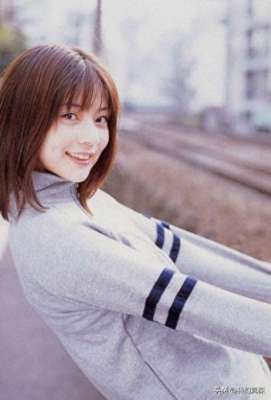 秋山莉奈(为艺术献身的女星，曾出演假面骑士女主——芳贺优里亚)