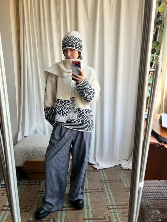 被吴昕的松弛感穿搭圈粉，意想不到的“混搭”，洋气减龄、好好看