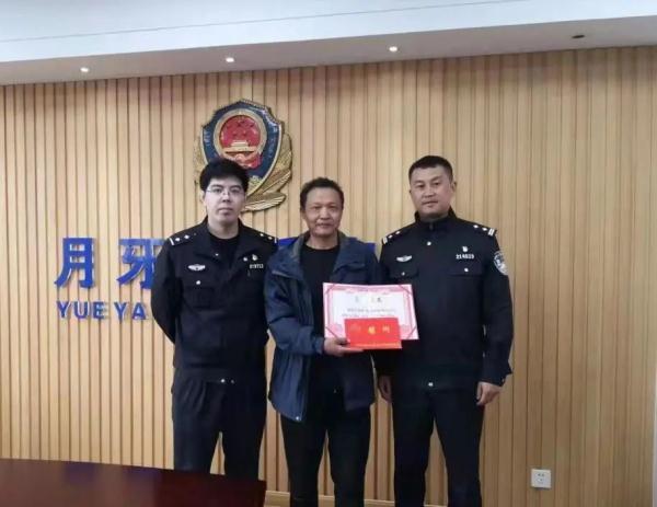 接到派出所的电话,同事们才知道他干了件“惊心动魄”的大事