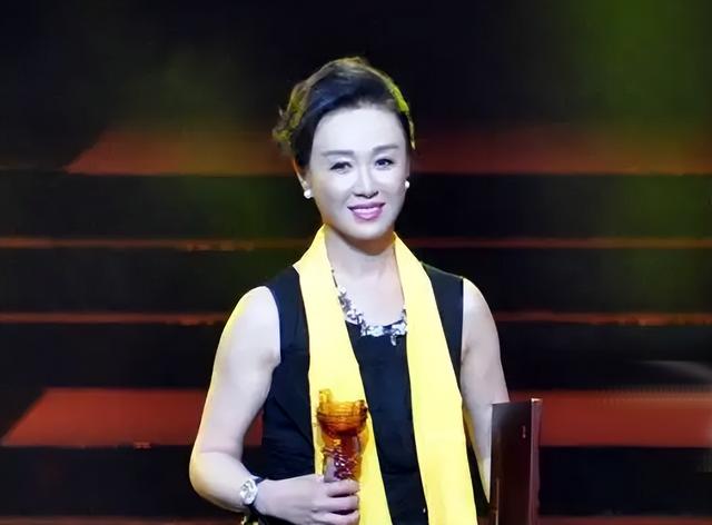 同样是演“薛宝钗”，把张莉和傅艺伟，放在一起看，差别就出来了