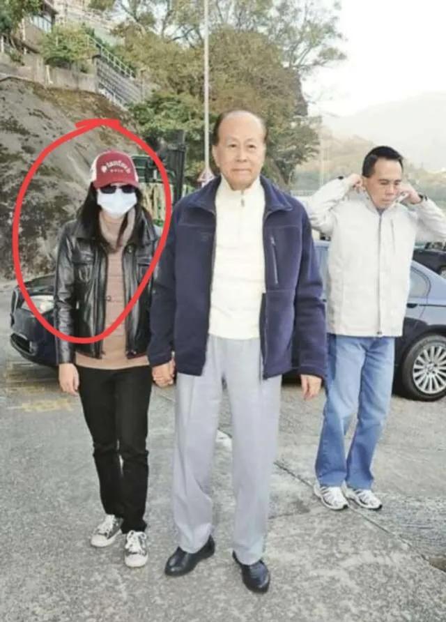 27岁百亿身家,香港“最牛富三代”李思德,或成爷爷李嘉诚接班人