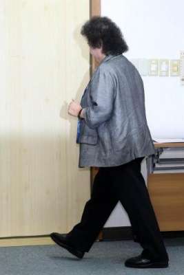 阿莎力(陈菊告“蓝委”欲“以讼止谤”孙大千叹：拜托阿莎力一点)