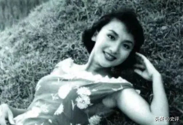 1976年,金庸带林乐怡到医院孕检,结果遇到朱玫,...