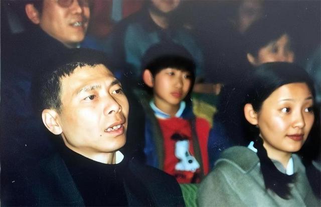 冯小刚离婚后,娶了美人徐帆,但他说愧对两个女人,自己不是东西