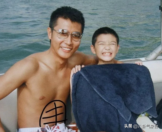 网曝洪欣带儿子改姓,与张丹峰划清界限,张镐濂变洪镐濂?