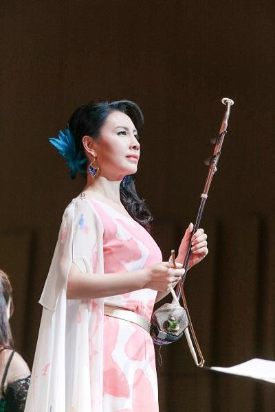 “在我童年的时候,妈妈留给我一首歌。”听徐景新创作的那些电影歌曲