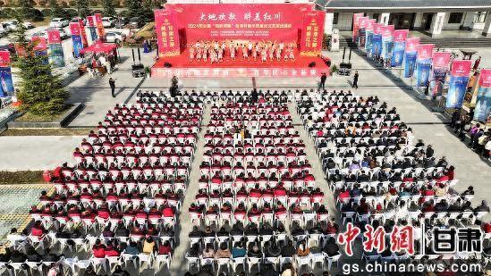 成县“村晚”：文韵流彩 百姓欢颜