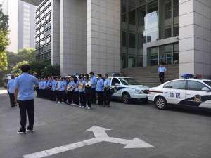 夫前(杭州女子胜诉丈夫婚外赠与三千余万案，其夫前情人豪宅被强腾)