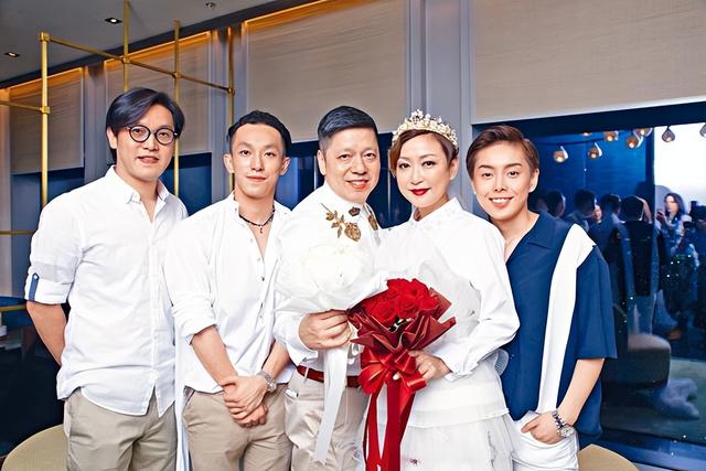 他是慕诗国际创始人,4台衣车起家19岁与太太结婚,3子女皆优秀