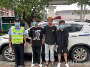 毛头小子(3个毛头小子在便利店假装扫码却不给钱，民警迅速破小案感动店主)