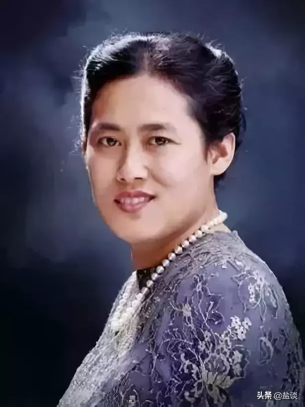 抛开“废妃回宫”,今天来聊一聊泰国王室的“钱”和“人”