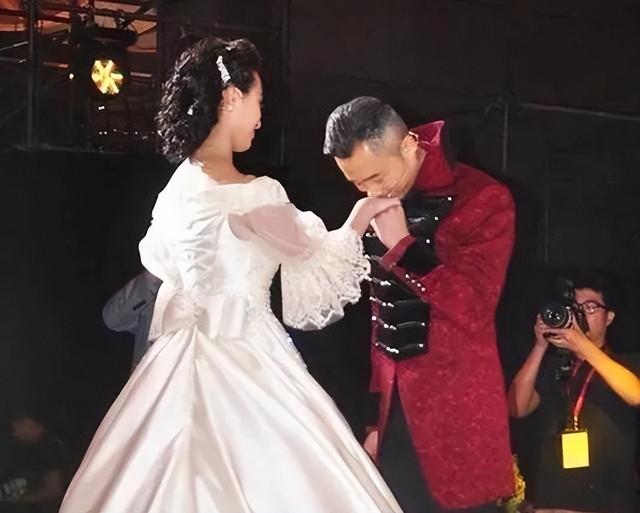 知名主持人程雷:身患肝炎娶小18岁娇妻,发病后妻子辞掉工作相陪