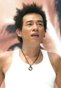陈小春:从贫民窟到影视歌三栖明星的传奇