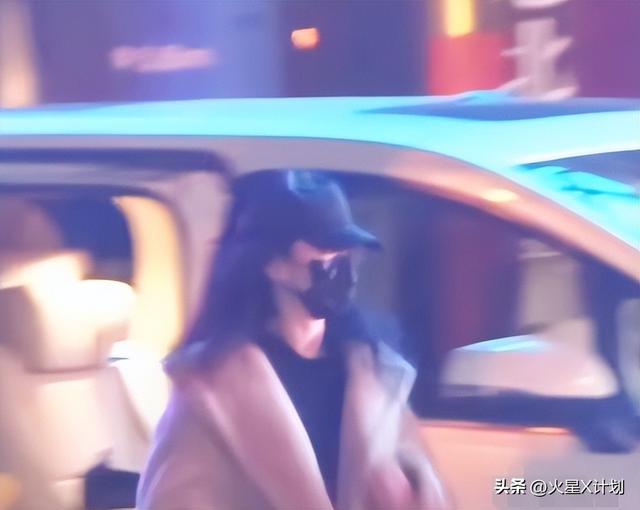刘亦菲被曝深夜与开豪车帅哥会面,三小时才分开,男方正脸照流出