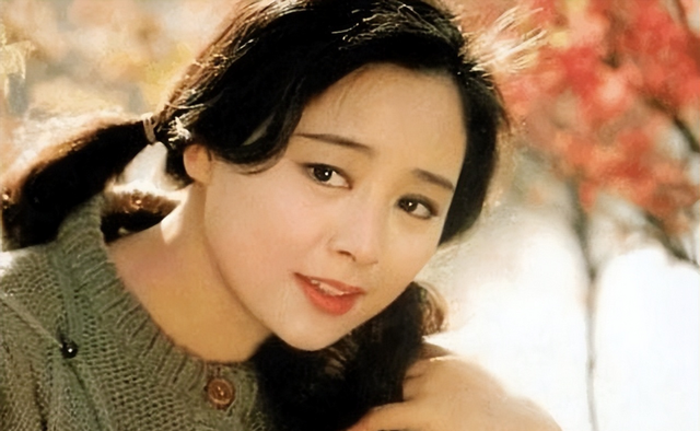 68岁无儿无女,至今未再婚的张瑜,与74岁前夫张建亚处境大不相同