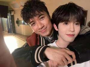 兄弟传奇(情深如歌古巨基李昊金曲盛典领奖记，兄弟情深传世)