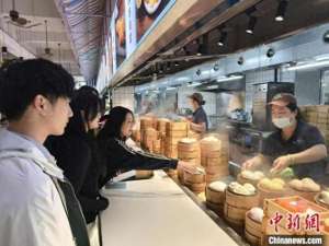 华人青年(澳大利亚华裔青年“揽”琼岛：喝老爸茶，体验海南人的休闲情趣)