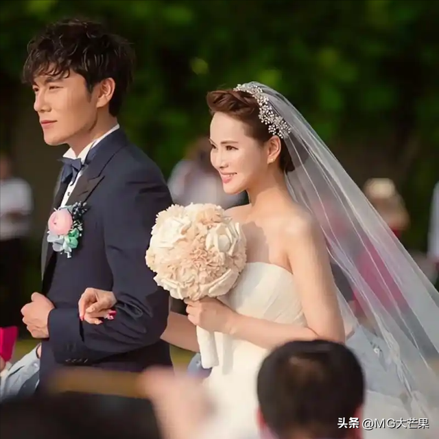 事实证明,庾澄庆那“抛夫弃子”的前妻,嫁给秦昊后,面相都变了