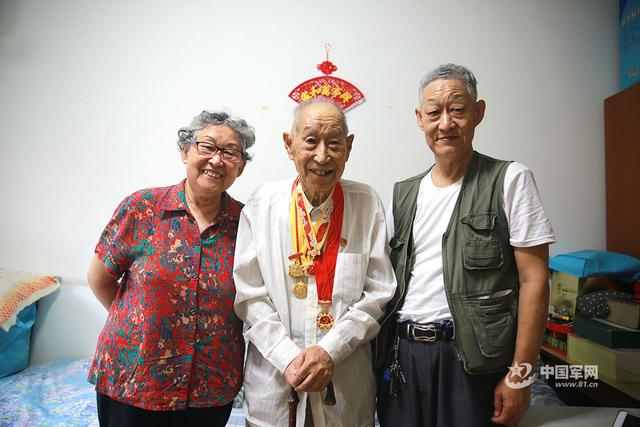 百岁老兵寄语百年大党丨郄志真:百岁的他最爱唱这首歌
