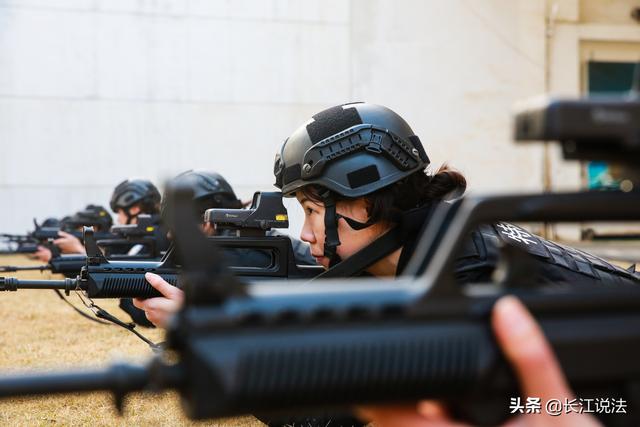 武汉公安女子特警大队：铁血柔情书丹心 英雄城市绽芳华