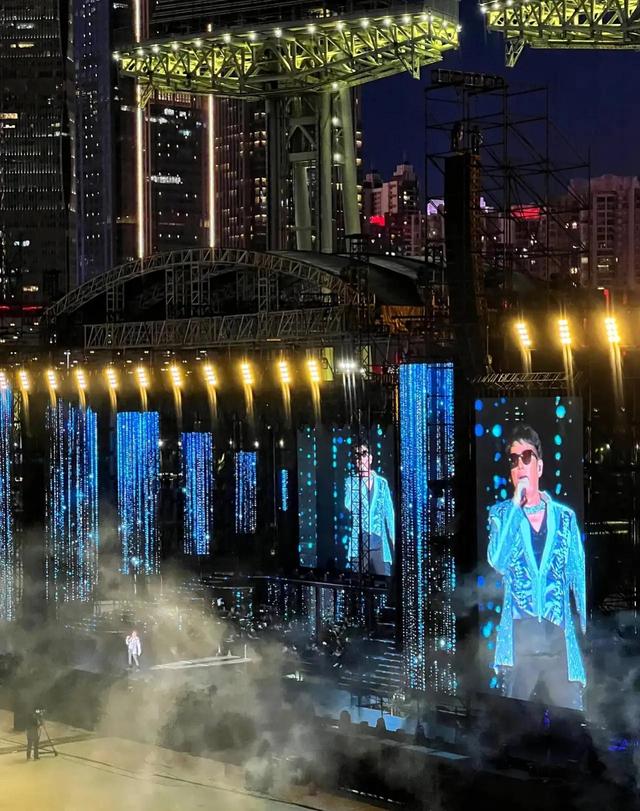 谭咏麟广州海心沙开演唱会,听着谭校长的歌,赏着广州塔的夜景