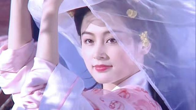 被导演霸占的5位女星,为了艺术献身导演,因潜规则生米煮成熟饭