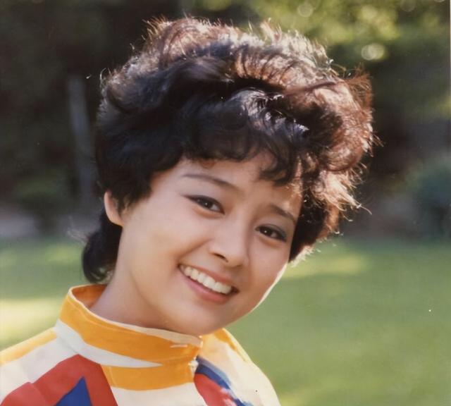 68岁无儿无女,至今未再婚的张瑜,与74岁前夫张建亚处境大不相同