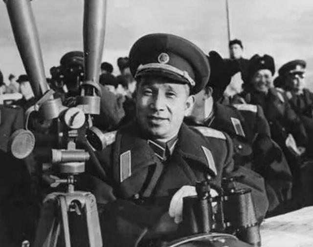 三野名将不听粟司令调遣,出言不逊后甩手离去,主席:立即撤职